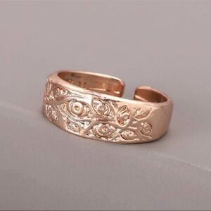 ⭐️3/$25⭐️ NEW Flower Engraved Rose Gold Ring